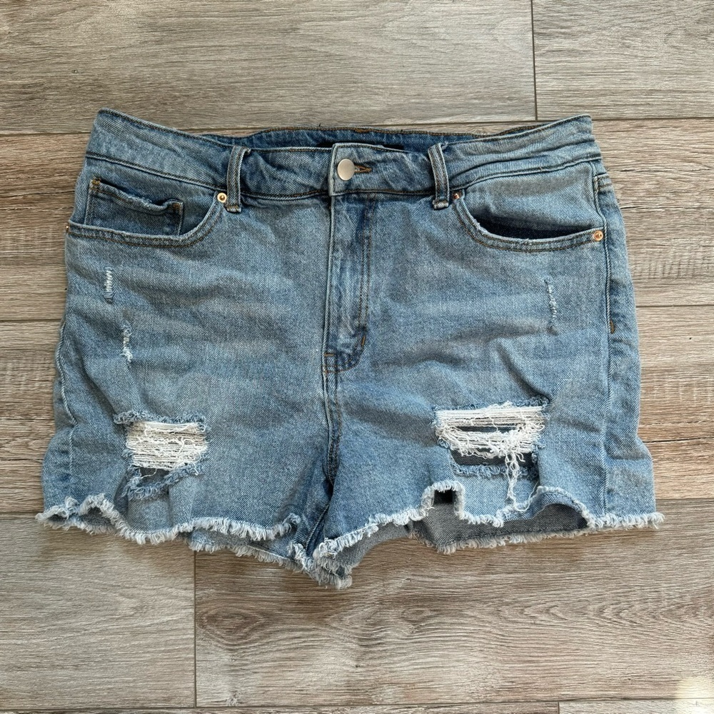 Women’s PROSPERITY Distressed 5 Pocket‎ Denim Shorts Size 32